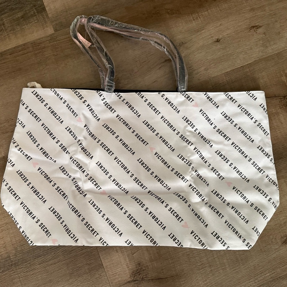 Victoria's Secret Canvas Branded Zipper Tote Bag 🆕🆕